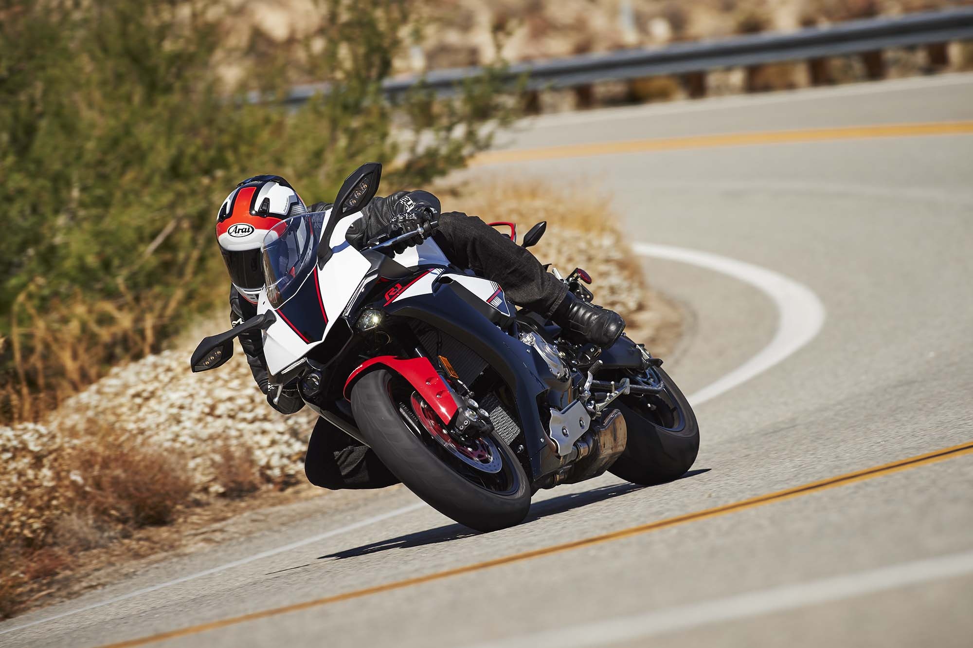 Yamaha YZF-R1S phù hợp với đường phố hơn. Ảnh: Yamaha