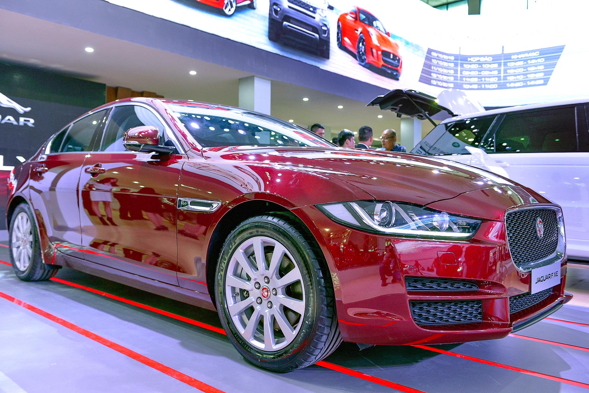 Can canh Jaguar XE: Xe sang gia mem tai VN hinh anh