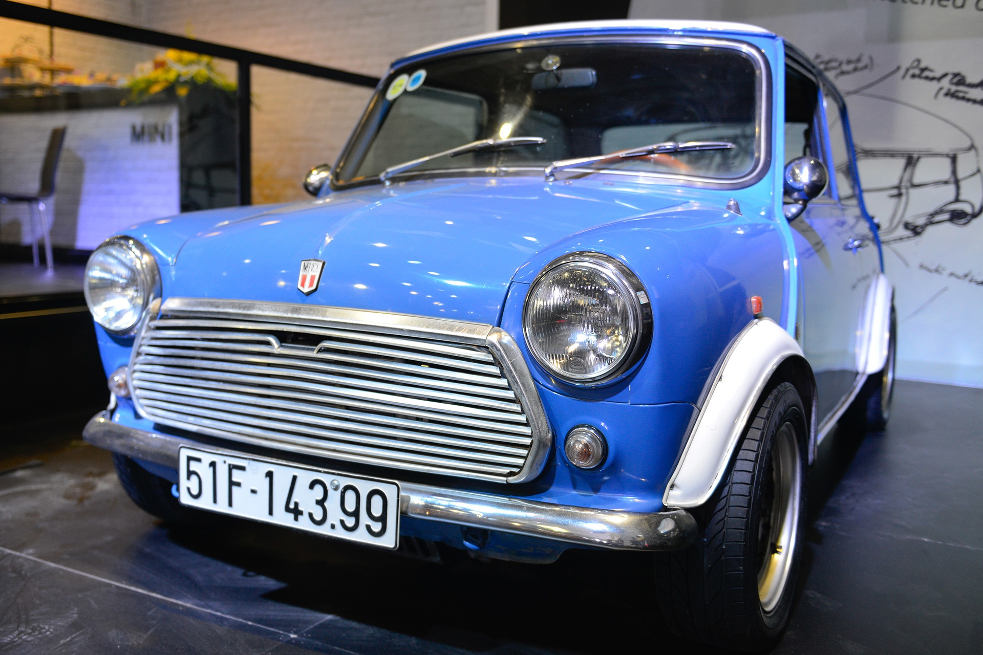Xe MINI gan 50 tuoi tai trien lam oto quoc te Viet Nam hinh anh