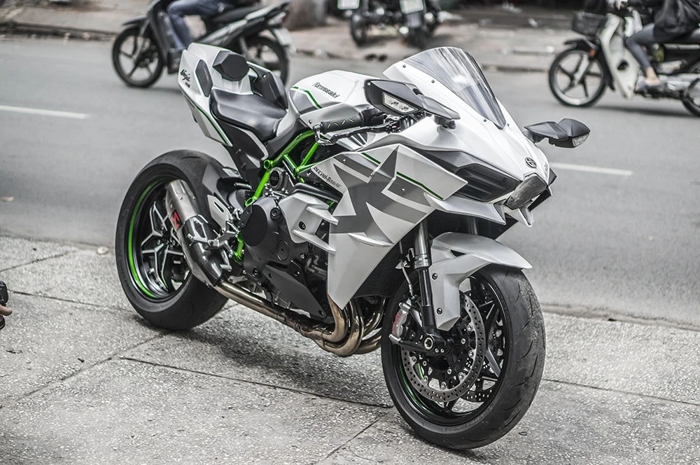 Sieu moto Kawasaki Ninja H2 thay ao moi tai Sai Gon hinh anh