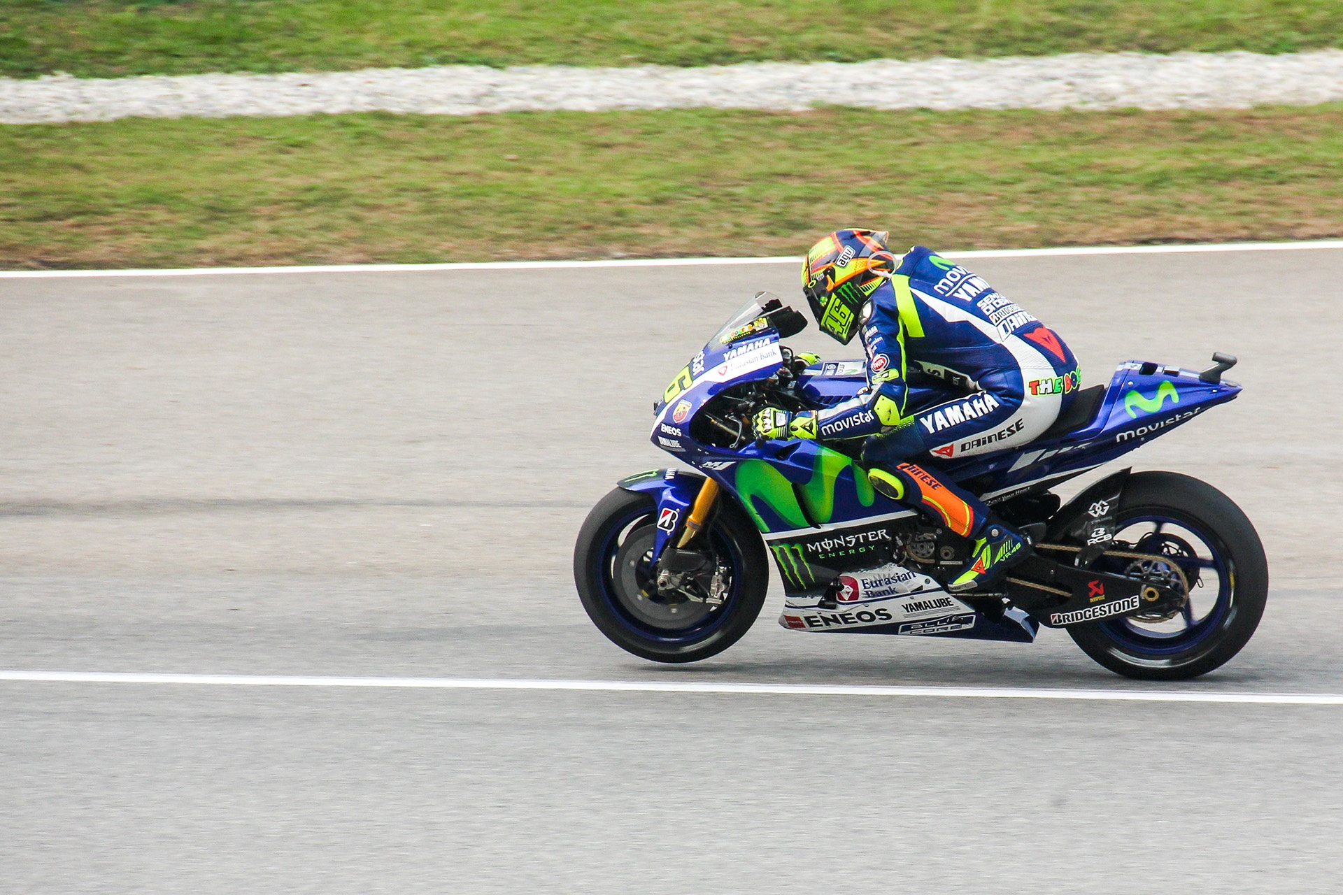 Nỗ lực bám đuổi 2 vị trí dẫn đầu của Rossi.