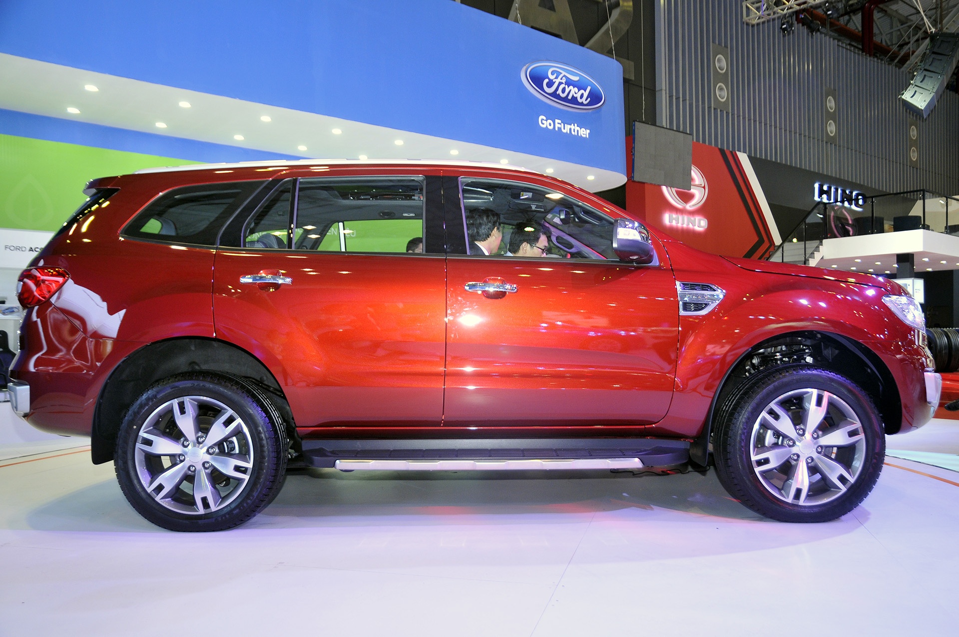 Anh chi tiet Ford Everest moi ra mat tai Viet Nam hinh anh