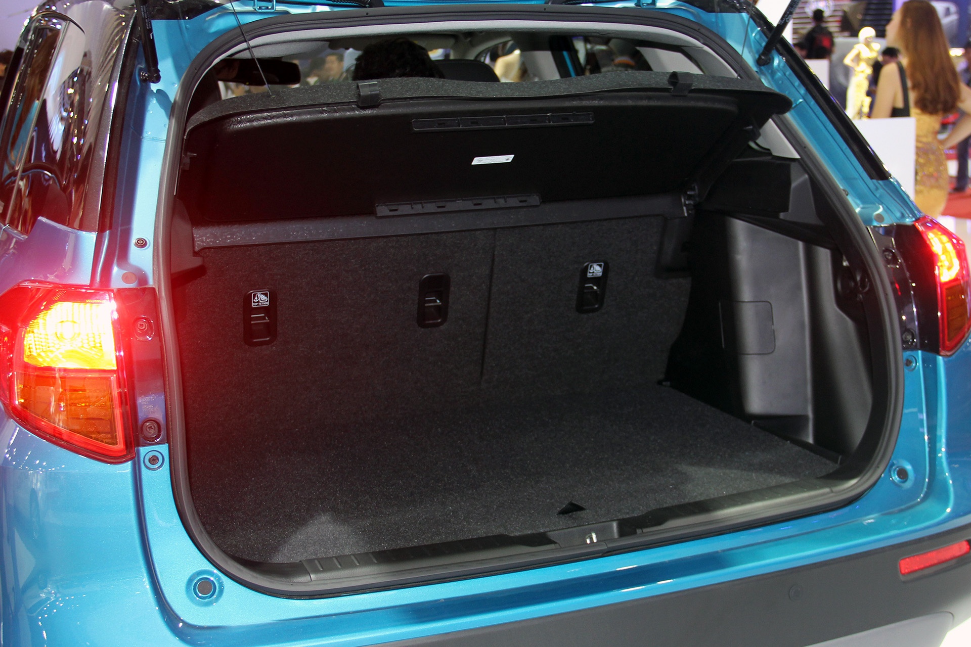 Mẫu SUV của Suzuki sở hữu cốp chứa đồ khá lớn, có thể tăng khả năng chứa đồ bằng cách gập hàng ghế sau 60:40. 