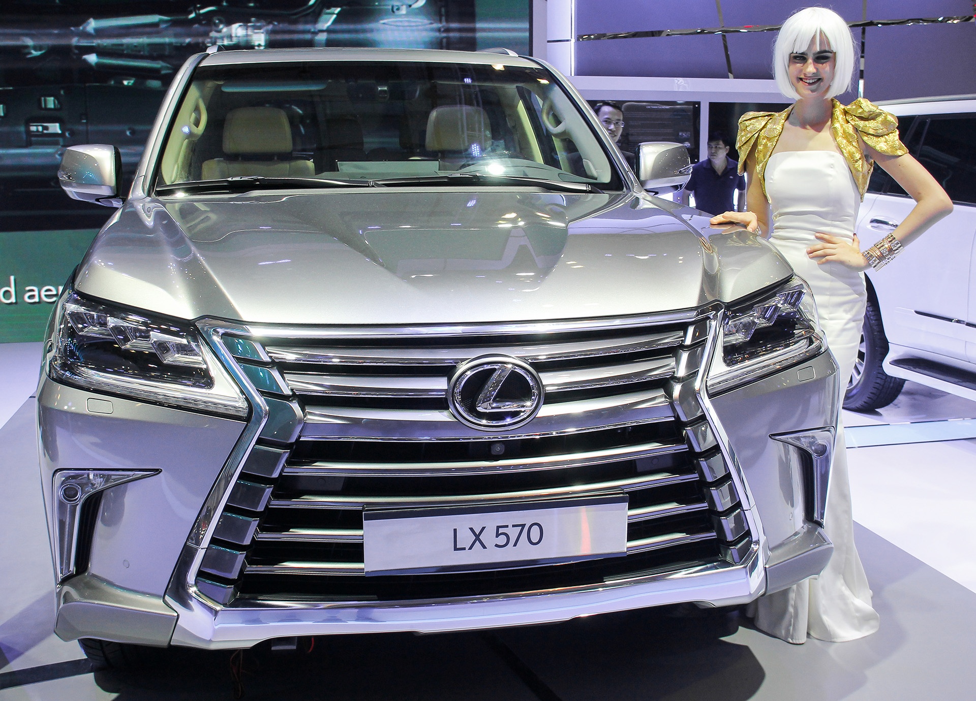 Dan xe tien ty cua Lexus tai trien lam Vietnam Motor Show hinh anh