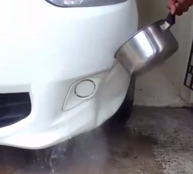 Bi kip chua mop xe nhanh bang nuoc soi hinh anh