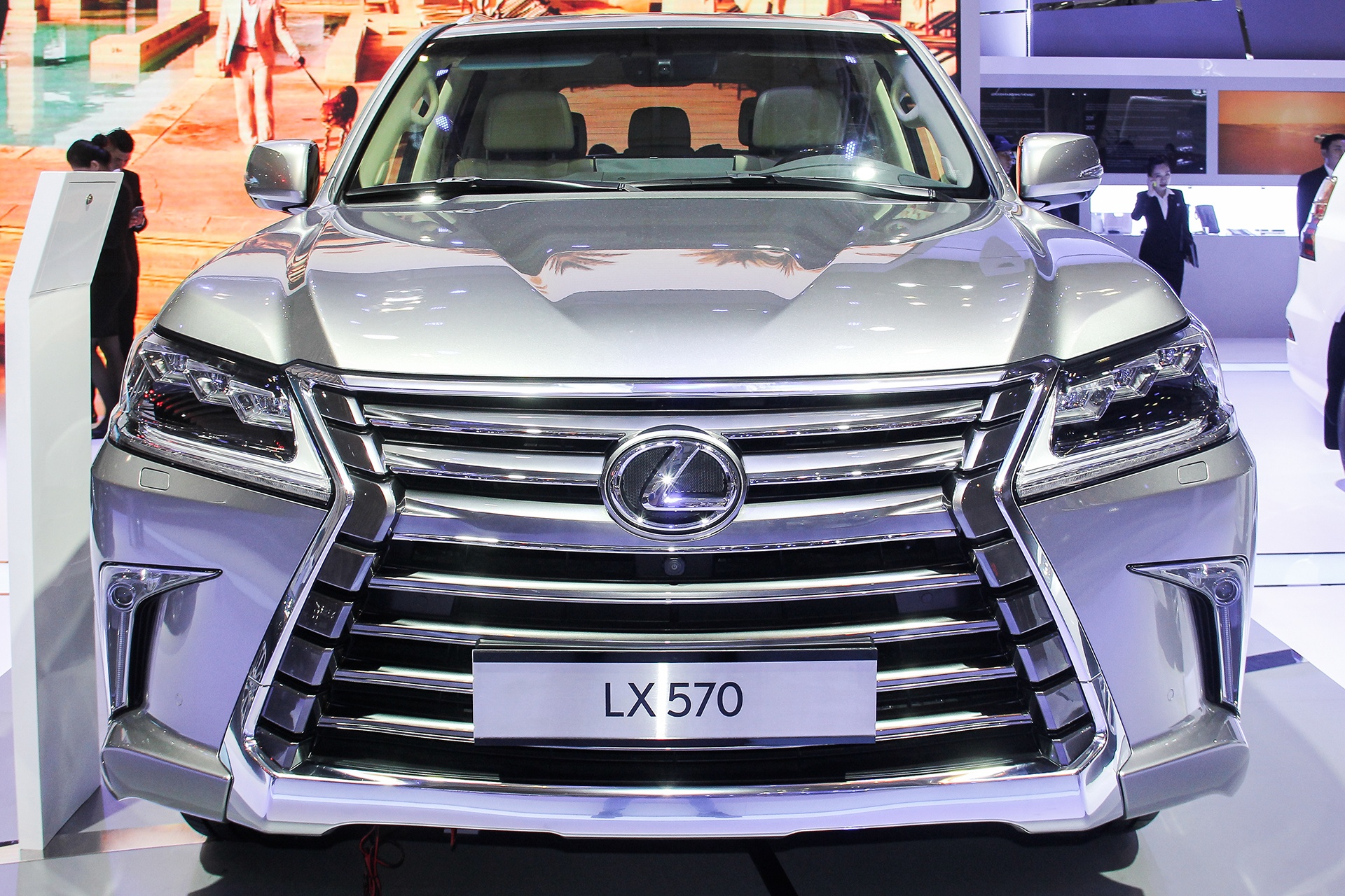 Can canh Lexus LX 570 moi ra mat tai Viet Nam hinh anh