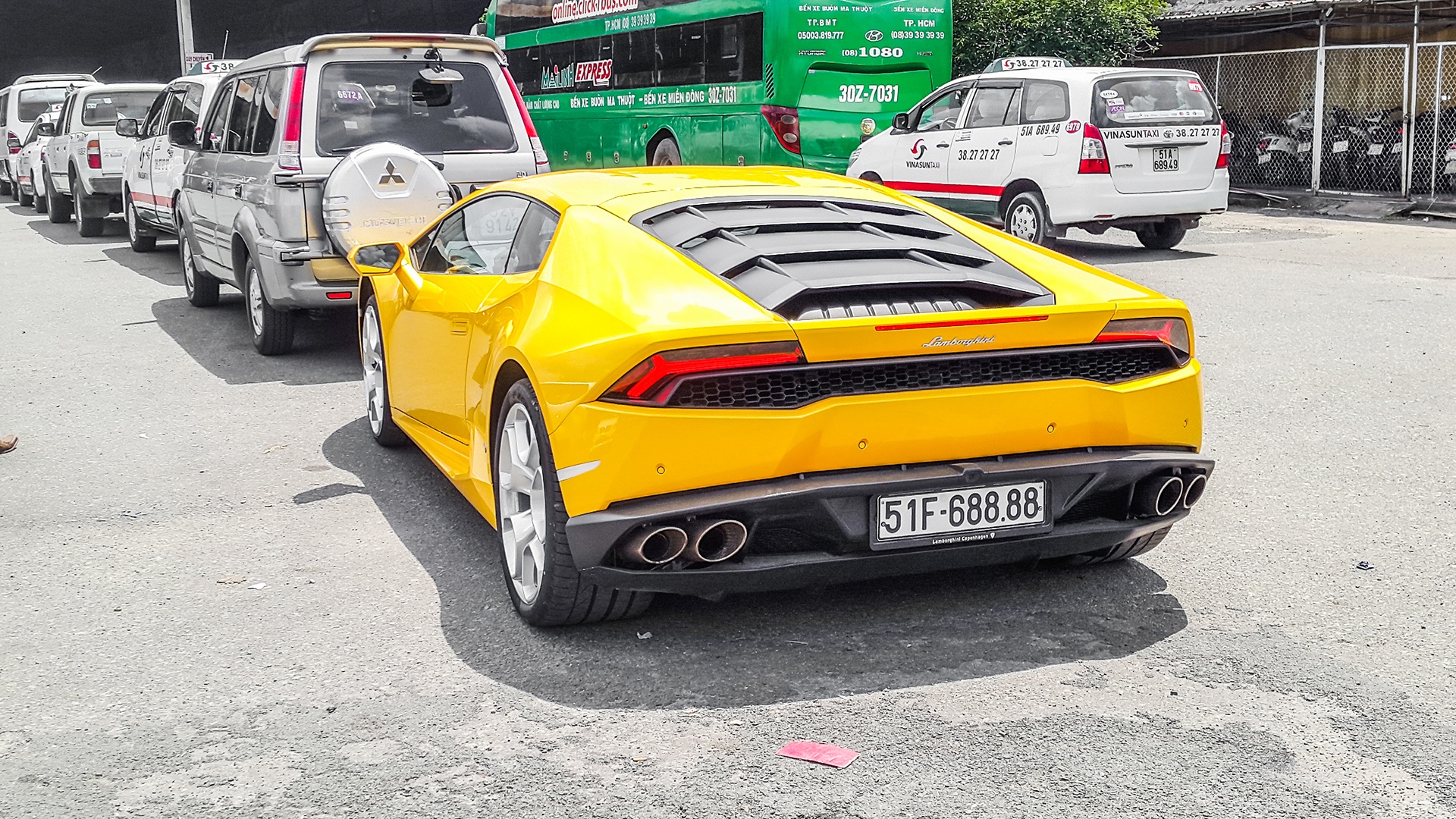 Lamborghini Huracan mau vang di dang kiem hinh anh