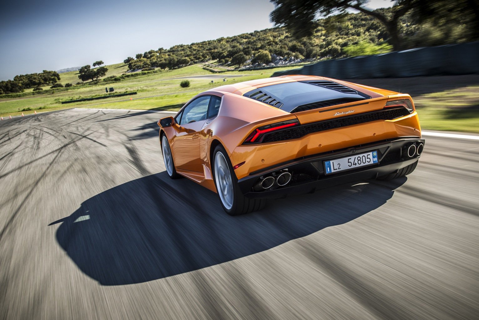 Nâng cấp mới ở động cơ giúp siêu xe này trở nên thân thiện môi trường hơn.