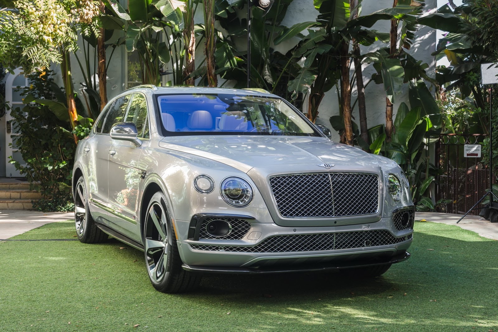 Bentayga First Edition – SUV sieu sang so luong han che hinh anh