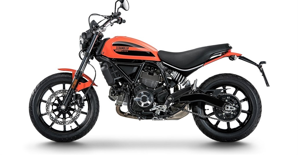 Scrambler Sixty2 có 3 màu sắc tùy chọn.