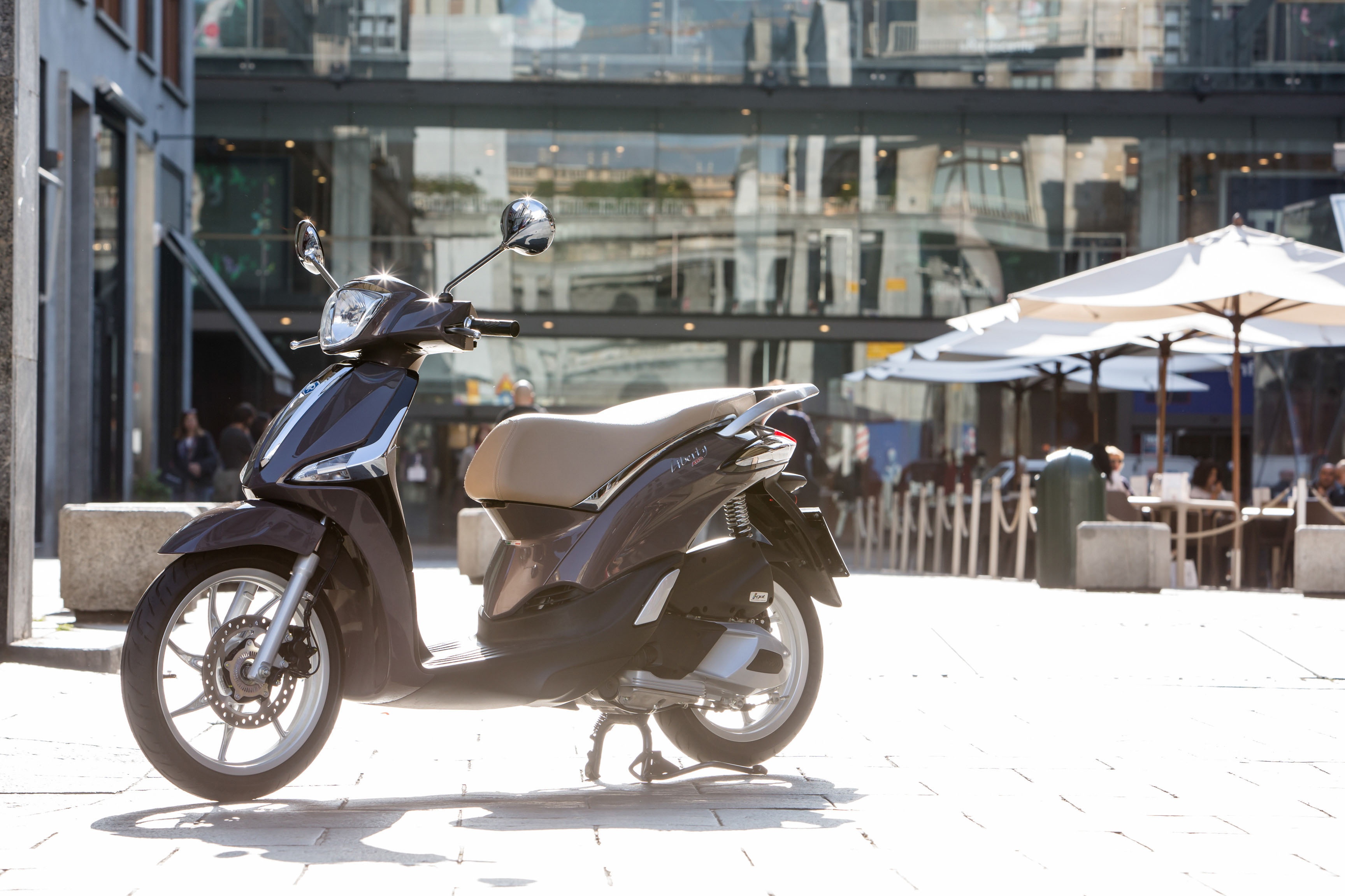 Liberty ABS mới ra mắt trang bị động cơ iGet, cho khả năng vận hành ổn định, giảm mức tiêu hao nhiên liệu và khí thải. Tại châu Âu, động cơ xe có 2 phiên bản làm mát bằng dung dịch và bằng gió. Tương ứng với đó là 3 phiên bản động cơ 50 cc, 125 cc và 150 cc, tất cả đều là động cơ 4 thì và tích hợp phun xăng điện tử. Phiên bản động cơ 50 cc được thiết kế để tối ưu mức tiêu hao nhiên liệu. Trong khi đó, phiên bản 125 cc và 150 cc, tăng thêm 10% công suất và giảm 16 % mức tiêu hao nhiên liệu so với thế hệ trước đây. 