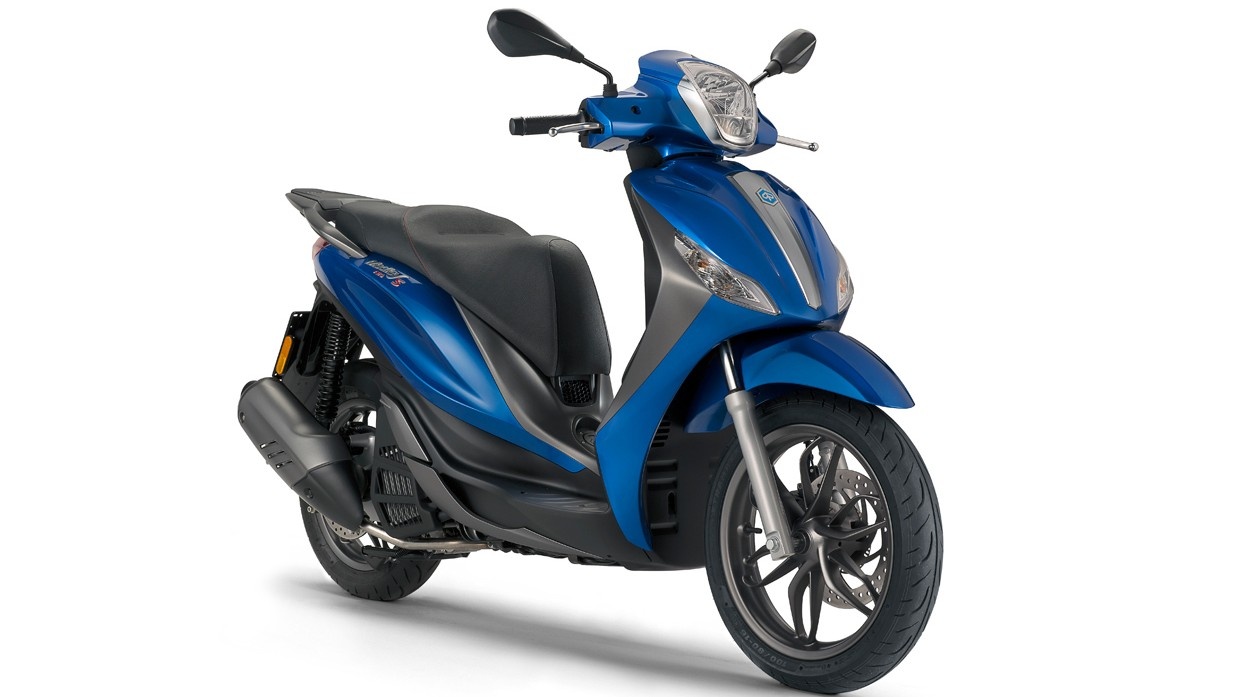 Medley mang đến cảm giác quen thuộc, nhất là ở phần đầu xe. Những đường nét trên mặt nạ có thể khiến người ta liên tưởng tới mẫu Beverly của chính Piaggio. 