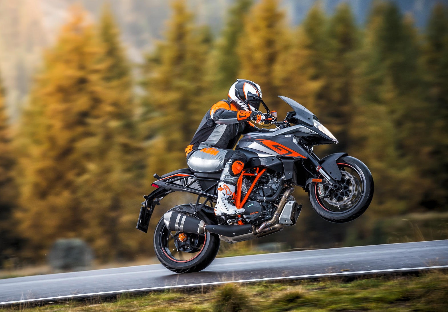 10 moto noi bat ra mat tai trien lam xe quoc te EICMA hinh anh