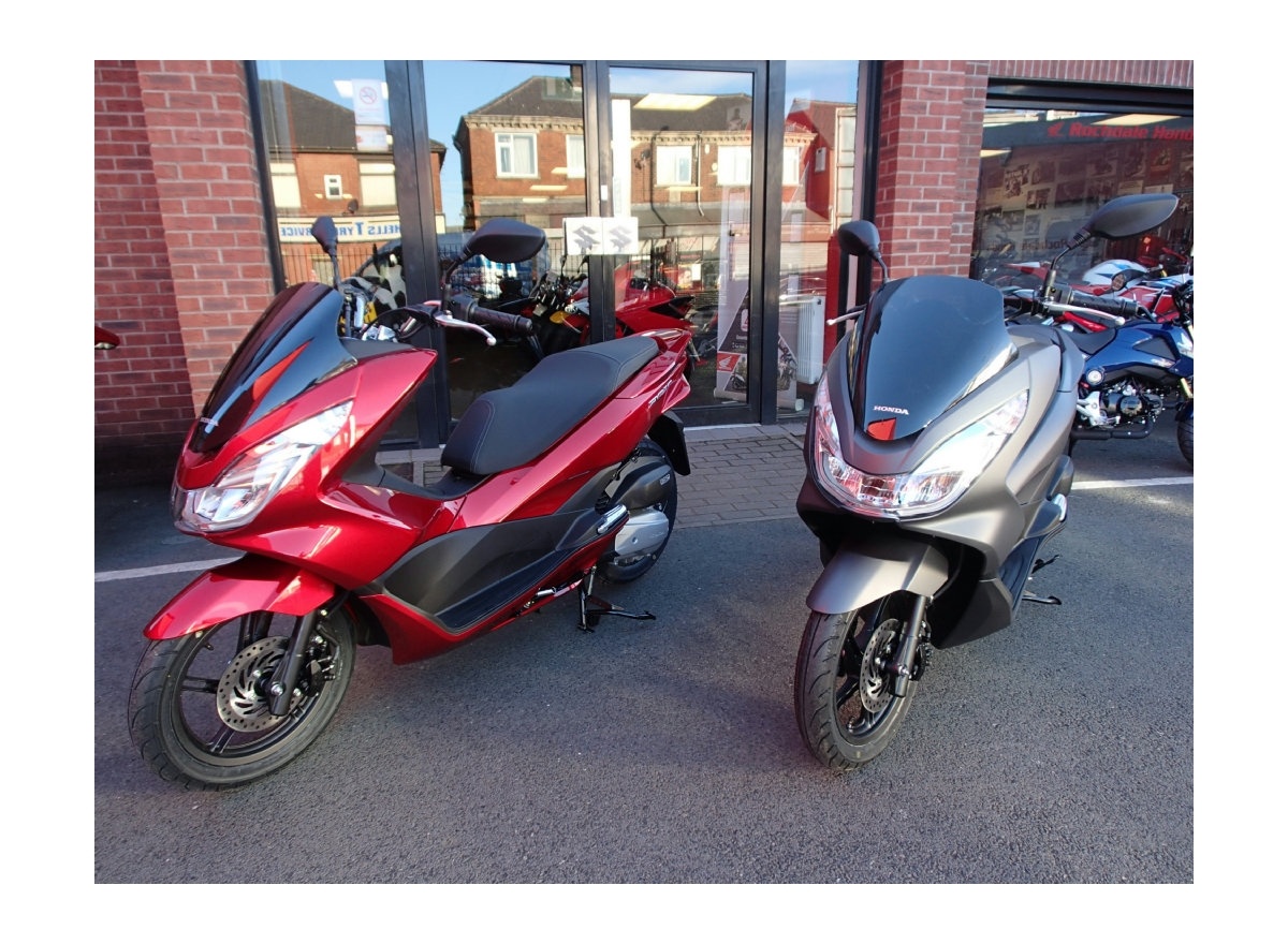 Honda PCX125 có doanh số bán xe tốt, với 1.081 đăng ký mới. Tại châu Âu, PCX125 có giá khoảng 2.700 bảng. Kiểu dáng tựa một số dòng maxi-scooter và có nhiều tiện ích là những ưu điểm khiến mẫu xe này trở nên ăn khách. 