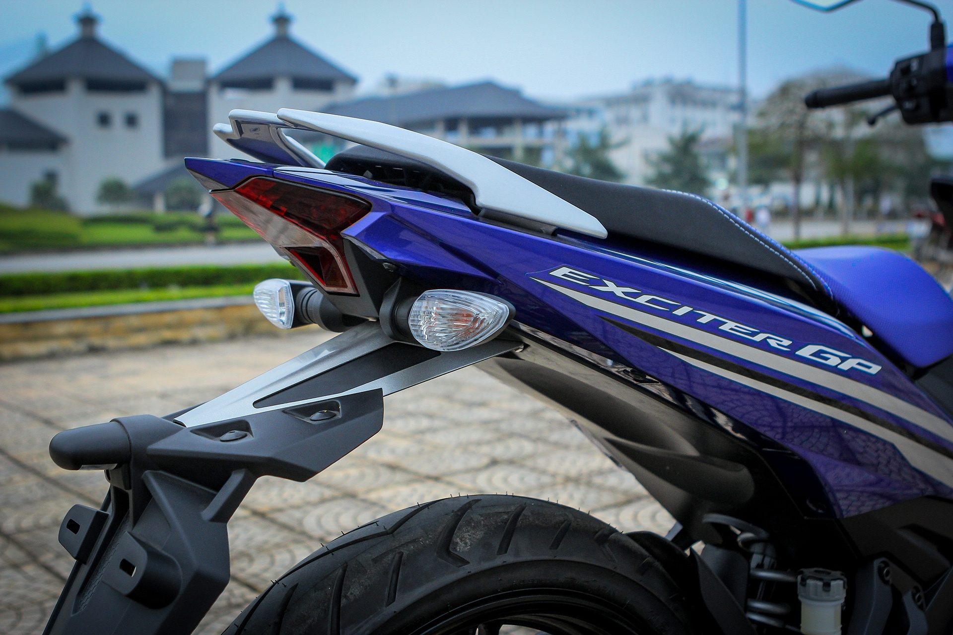 Exciter 150 GP được trang bị động cơ 4 thì, xi-lanh đơn, SOHC, dung tích 149,7cc, sản sinh công suất tối đa 15,7 mã lực tại 8.500 vòng/phút, mô-men xoắn cực đại 13,8 Nm tại 7.000 vòng/phút.