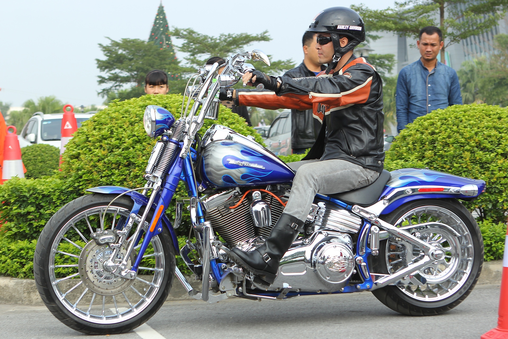Harley-Davidson huong dan ky thuat dieu khien moto tai Ha Noi hinh anh