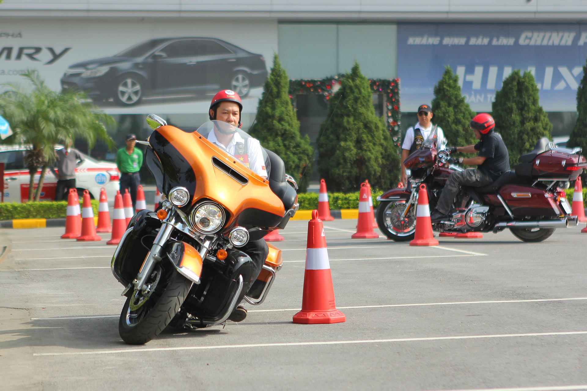 Harley-Davidson huong dan lai xe an toan tai Ha Noi hinh anh