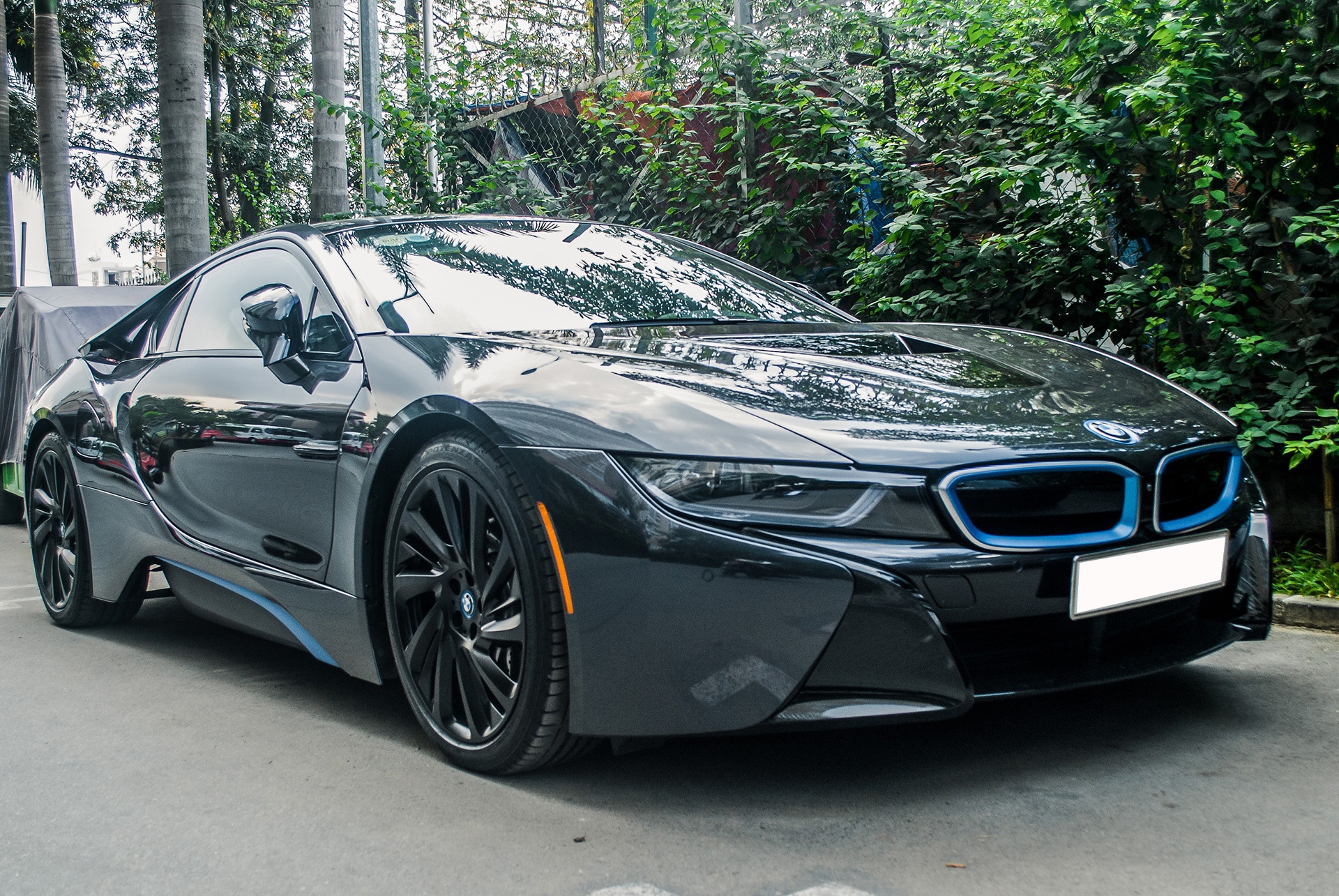 BMW i8 mam den nham tren duong pho Sai Gon hinh anh