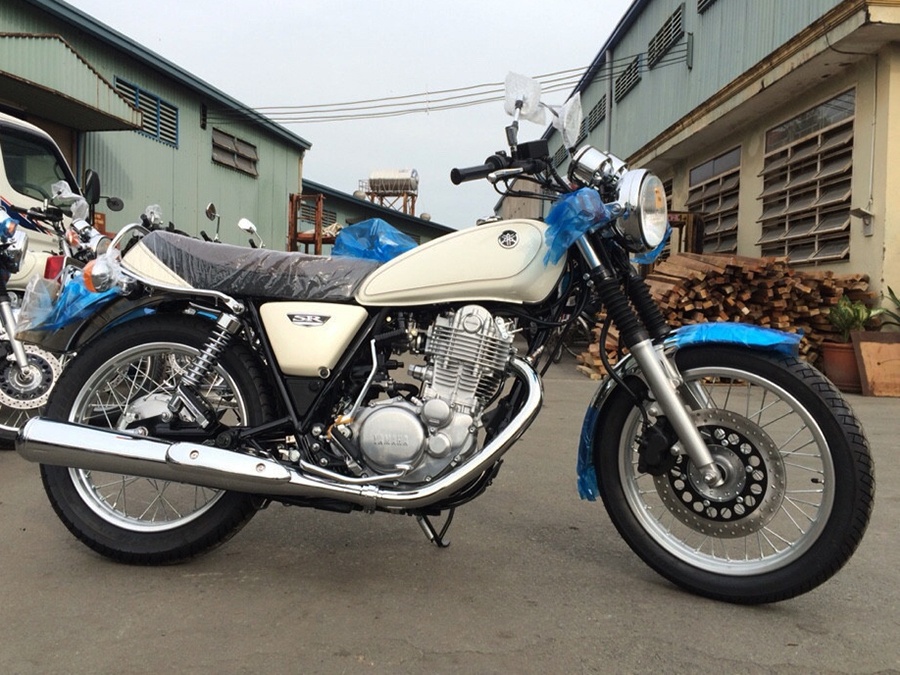 Moto Yamaha phong cach co dien 400 phan khoi ve Viet Nam hinh anh