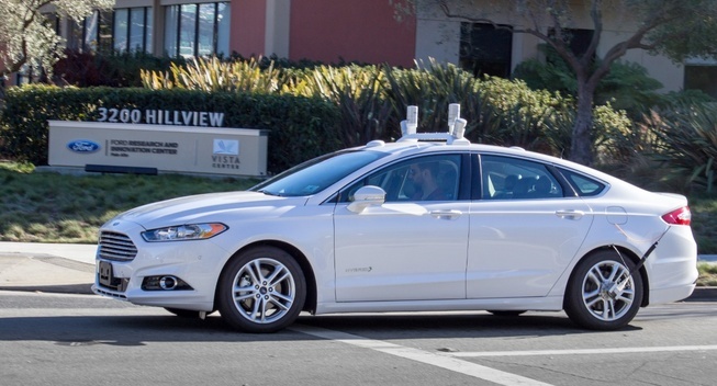Google va Ford hop tac san xuat xe tu lai hinh anh