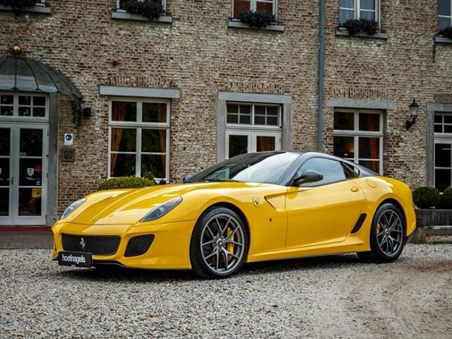 Ban sieu xe Ferrari theo bo hinh anh