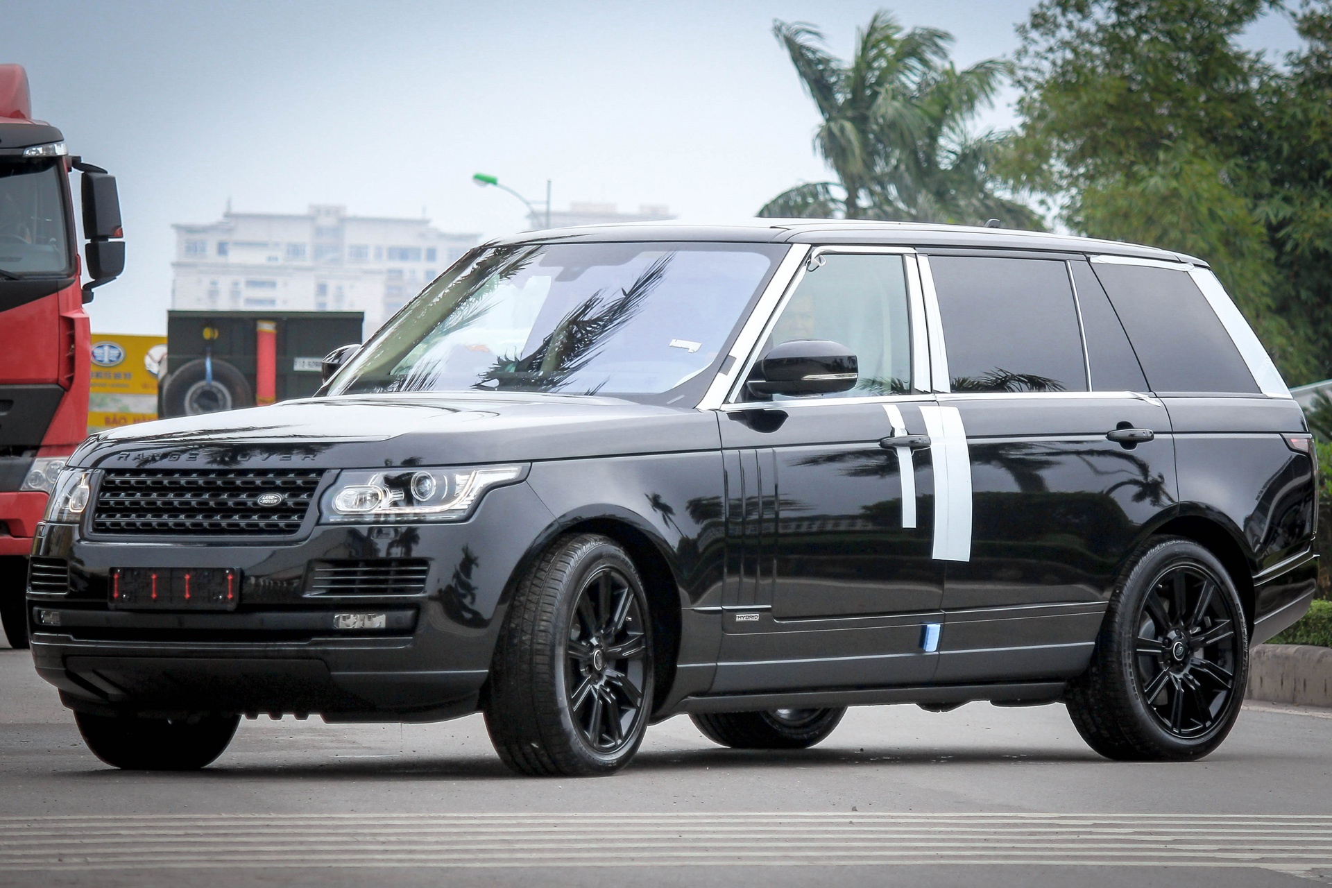 Chi tiet Range Rover Hybrid dau tien tai Ha Noi hinh anh
