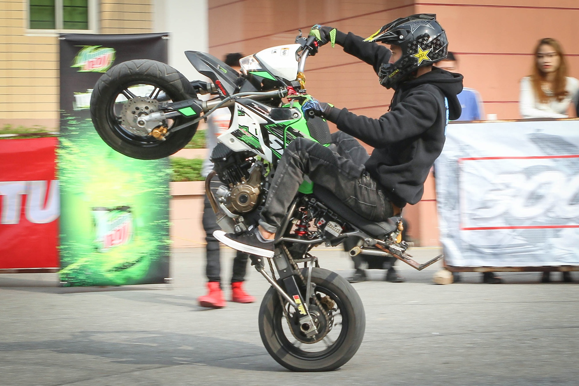 Man trinh dien xe mao hiem cua cac biker tre tai Ha Noi hinh anh