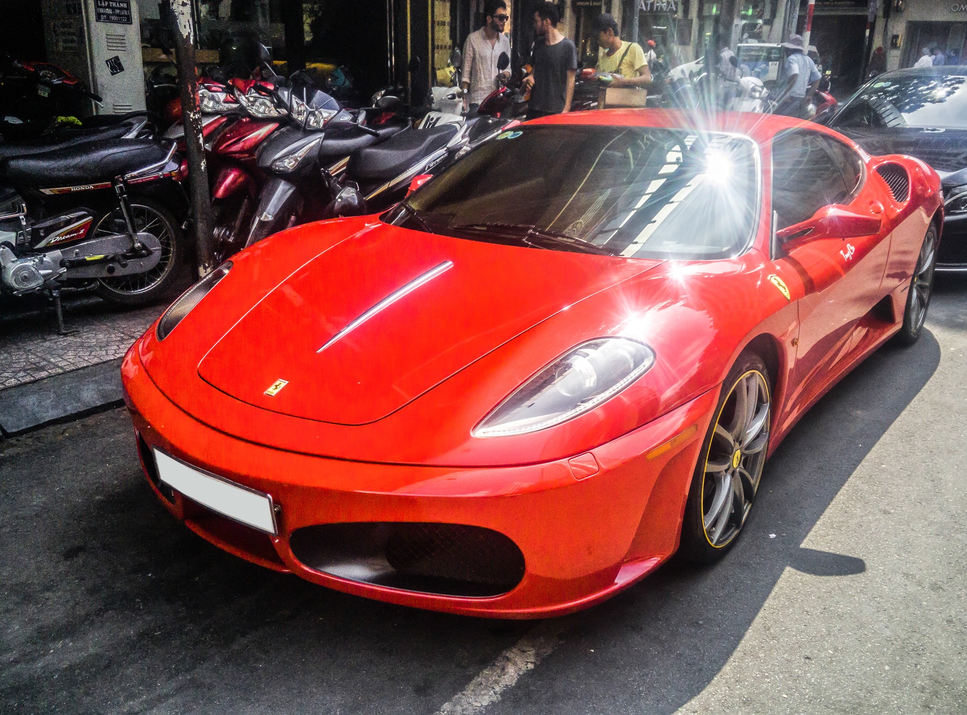Sieu xe Ferrari F430 xuat hien tren duong pho Sai Gon hinh anh