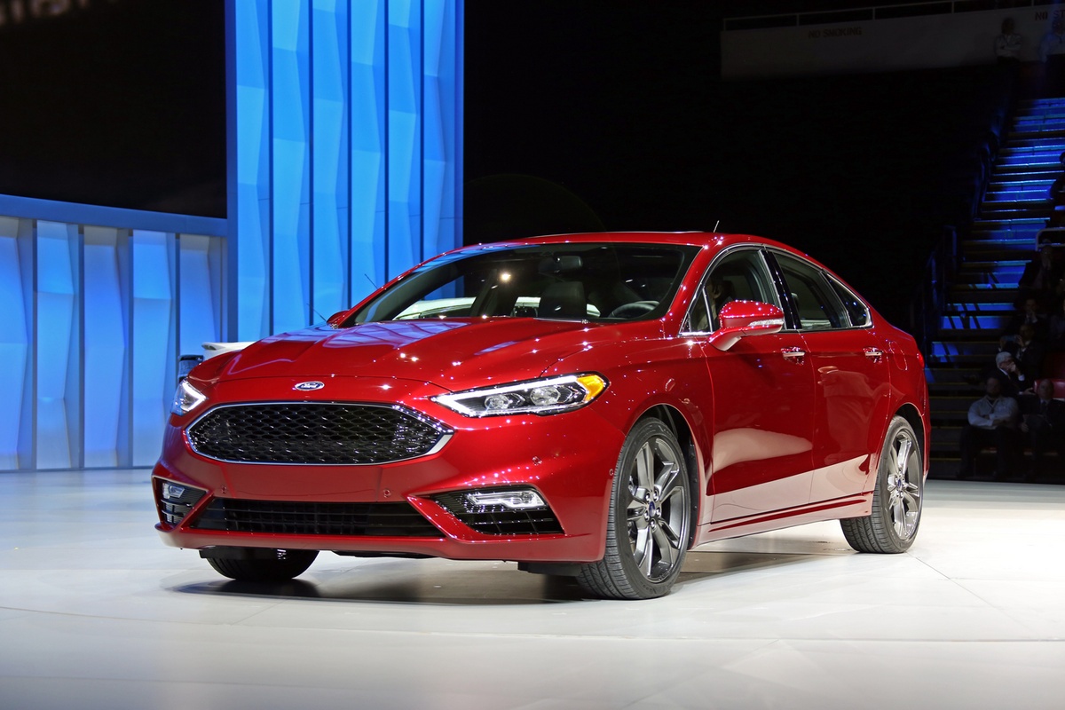 Ford Fusion 2017 - doi thu cua Toyota Camry va Honda Accord hinh anh