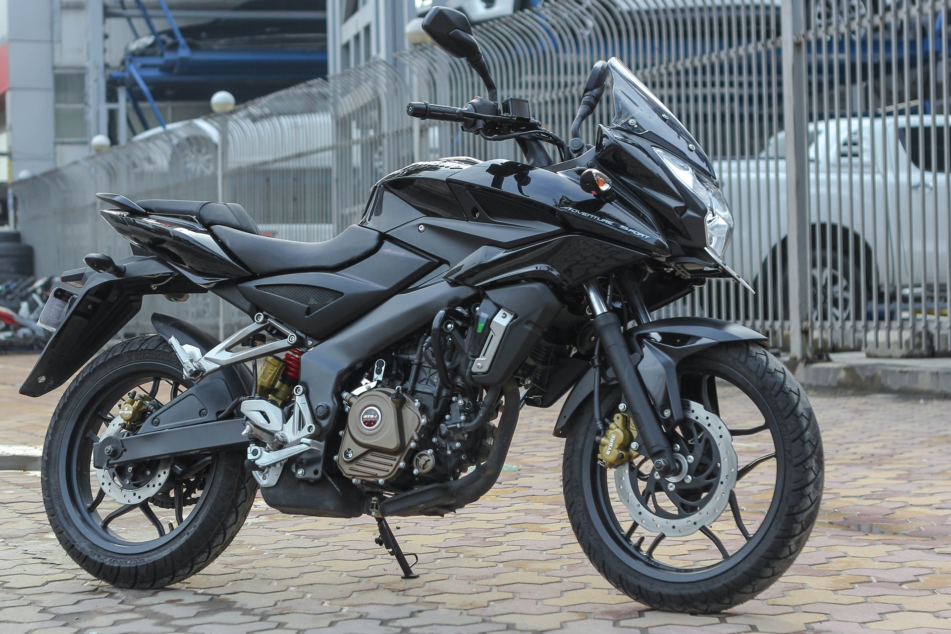 Can canh xe duong truong 200 phan khoi gia re tai Ha Noi hinh anh