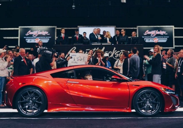 Xe the thao Acura NSX dau tien duoc dau gia 1,2 trieu USD hinh anh