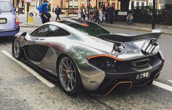 Sieu xe McLaren P1 trong bo canh chrome sang bong tai London hinh anh
