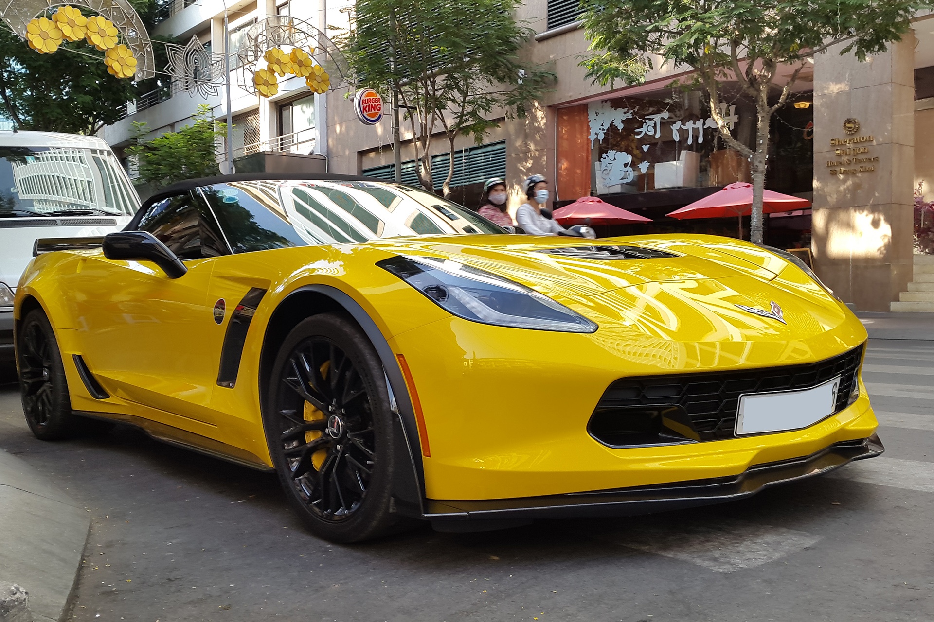 Xe the thao mui tran Corvette C7 Z06 khoe dang tai Sai Gon hinh anh