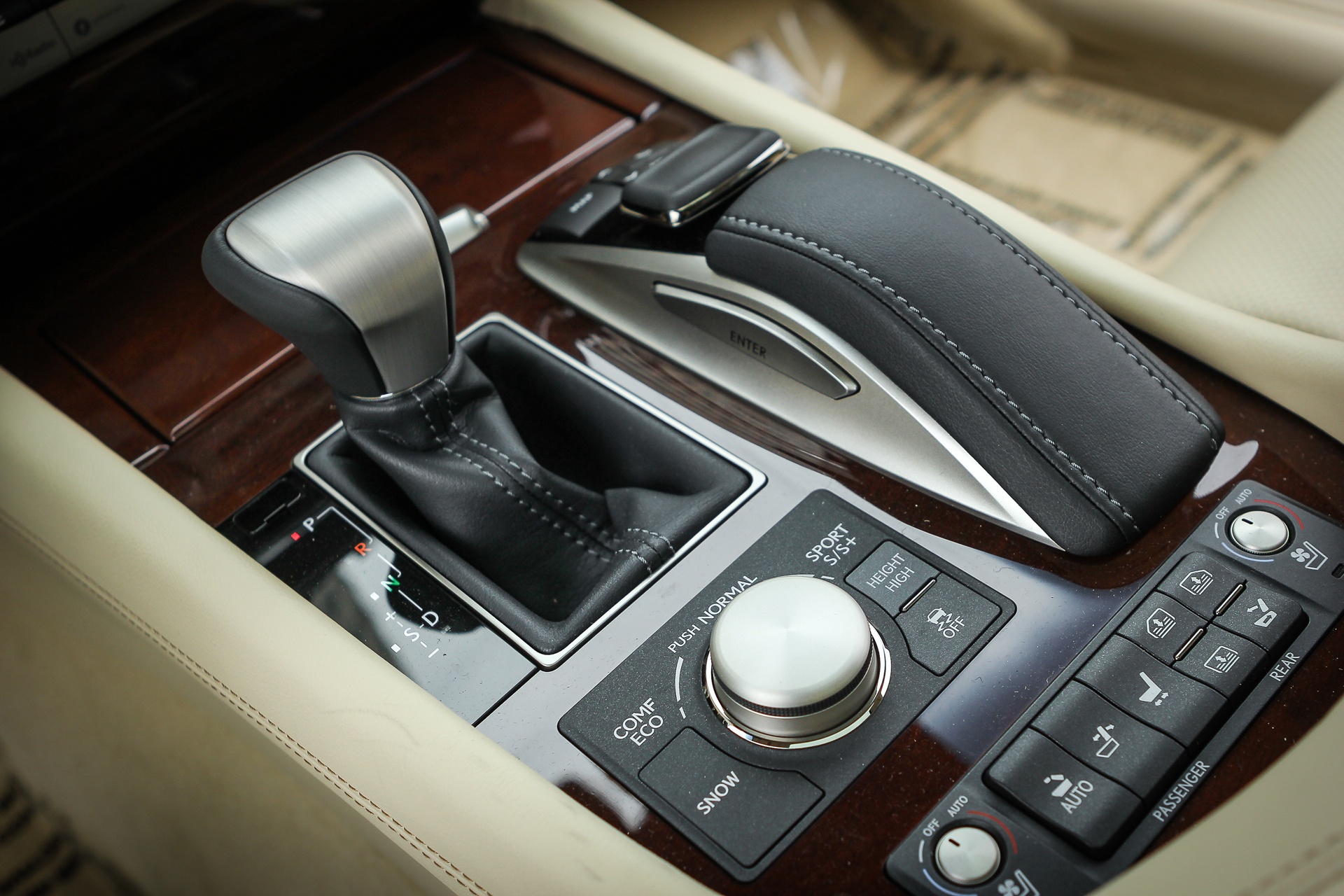 Lexus LS460L 2016 anh 9