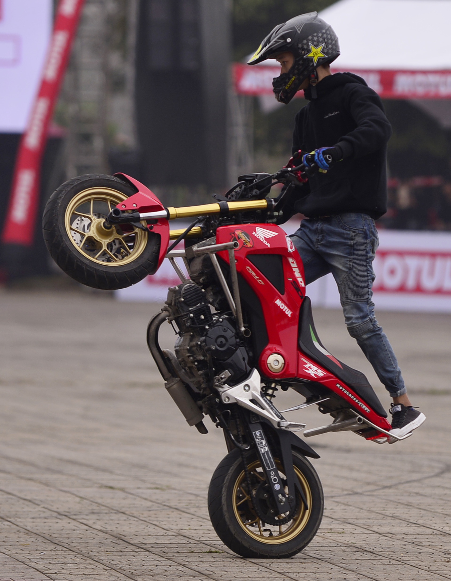 trinh dien xe mao hiem anh 4