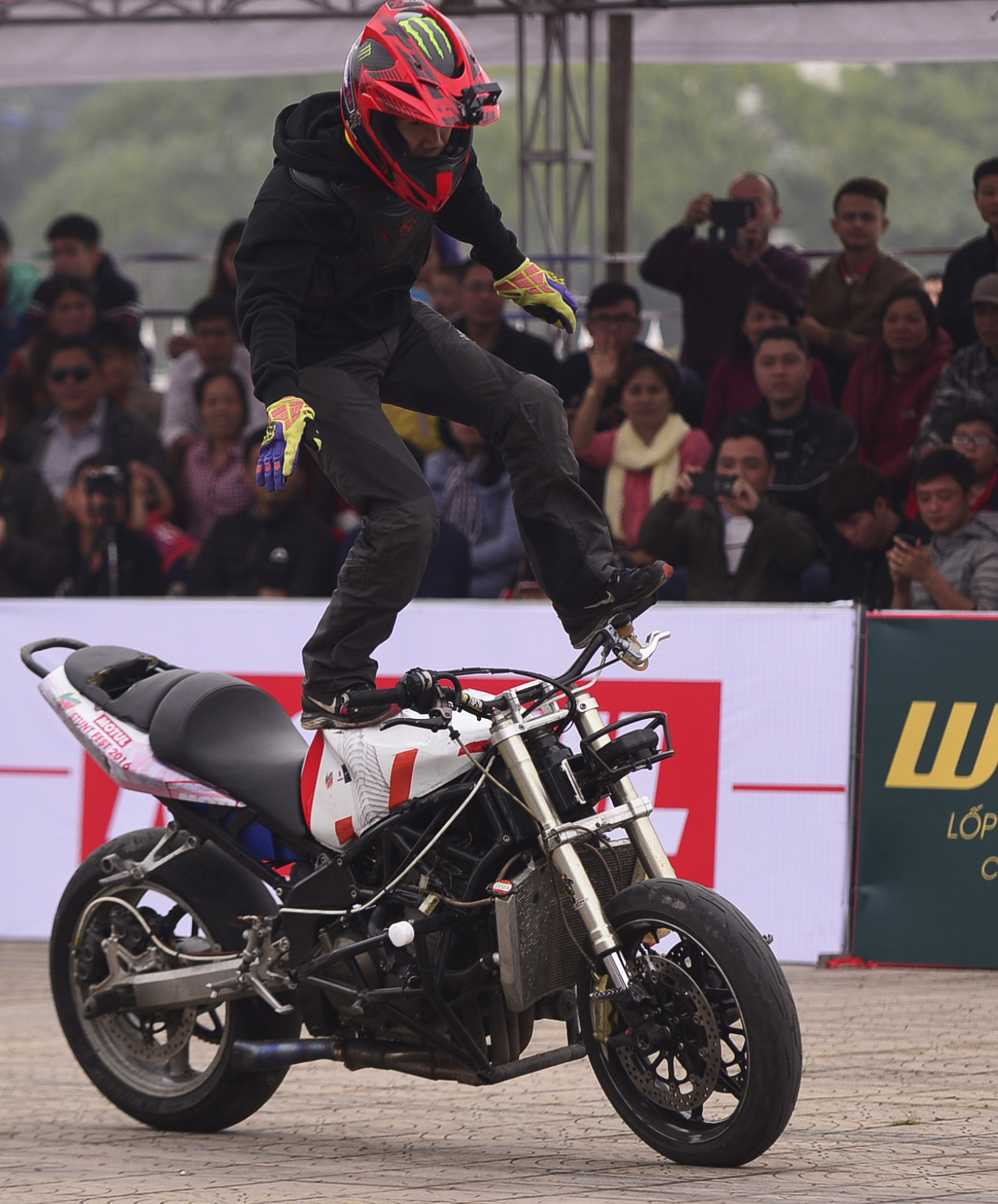 trinh dien xe mao hiem anh 6