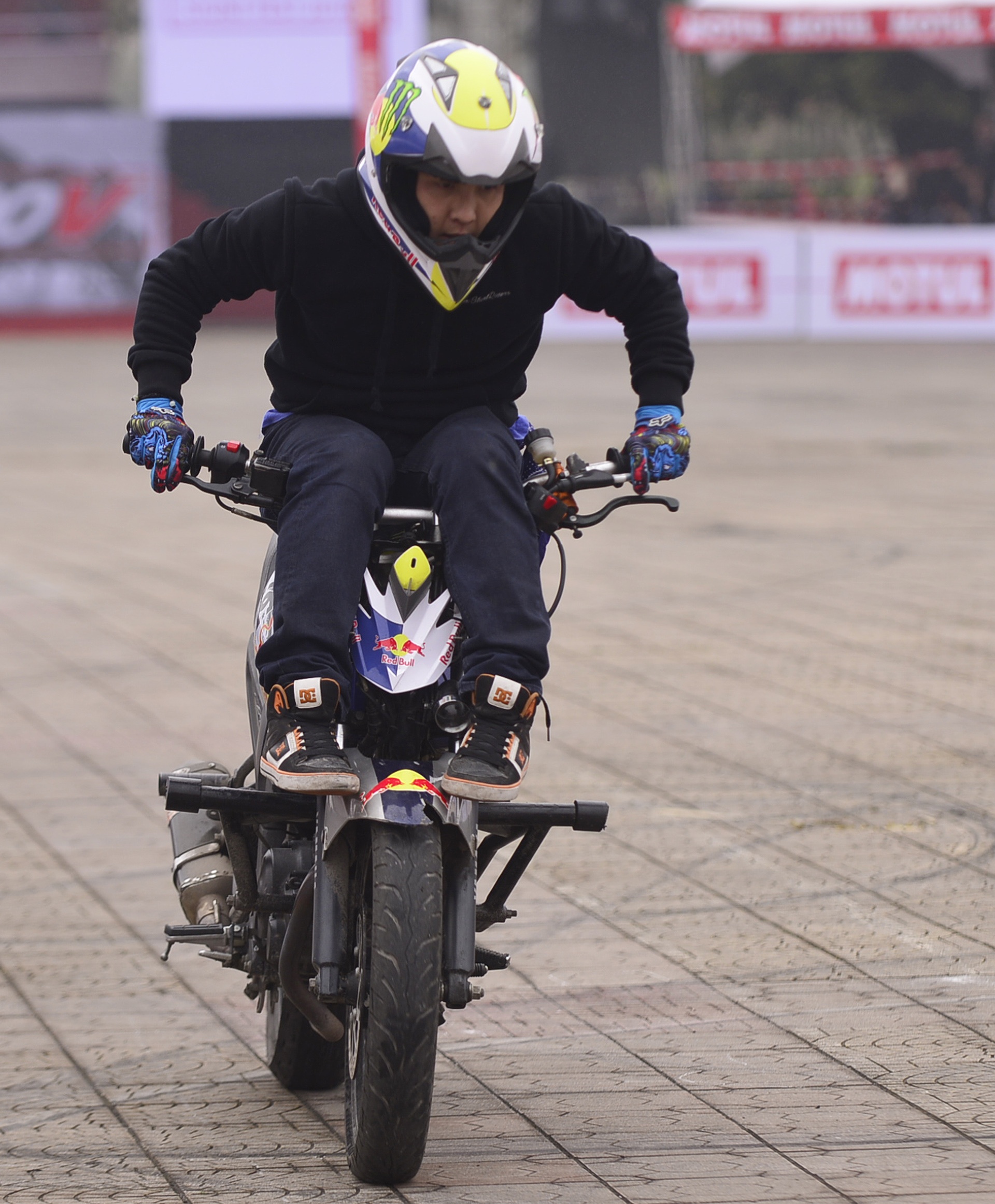 trinh dien xe mao hiem anh 5