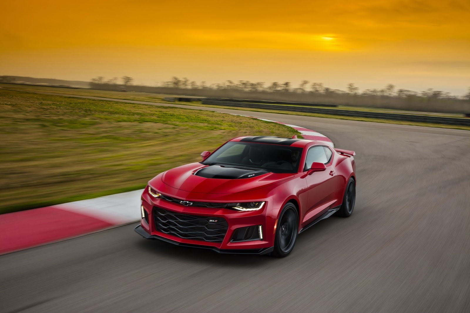 Chevrolet ra mat Camaro ZL1 2017 anh 1