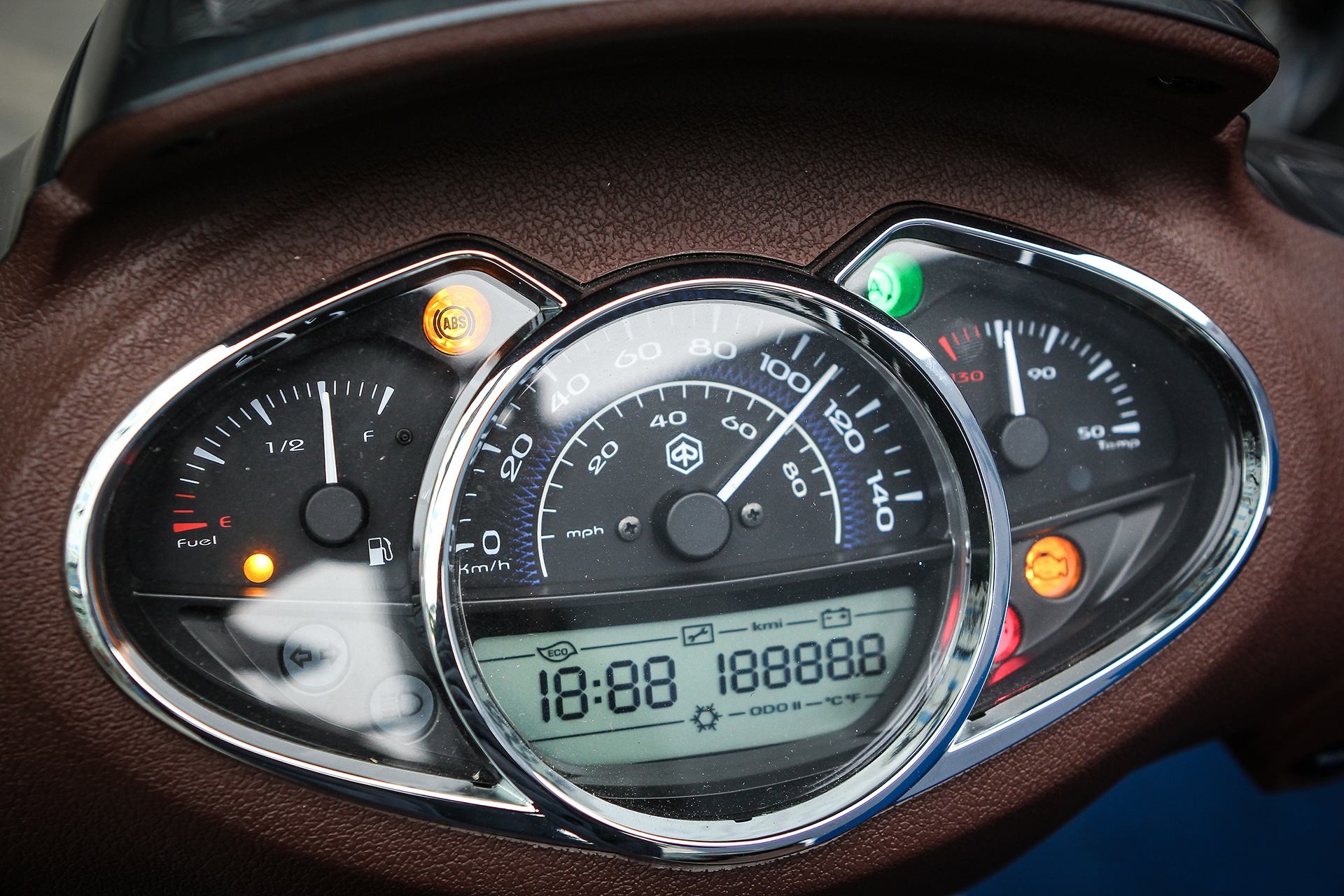 Piaggio Medley ABS chinh hang anh 6