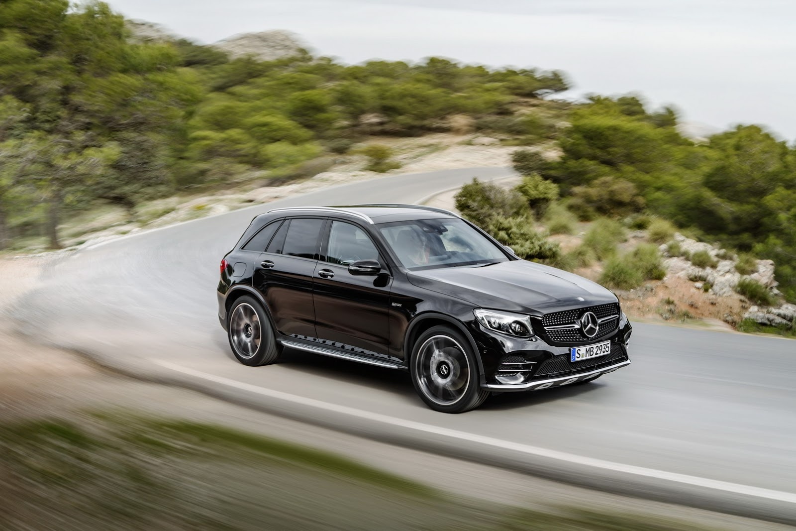 Mercedes-AMG GLC 43 4MATIC mới ảnh 2 Mercedes-AMG GLC 43 4MATIC moi anh 2