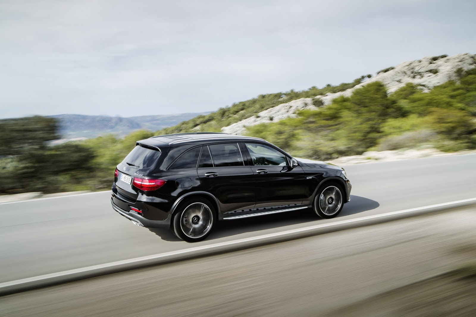 Mercedes-AMG GLC 43 4MATIC mới ảnh 3 Mercedes-AMG GLC 43 4MATIC moi anh 3