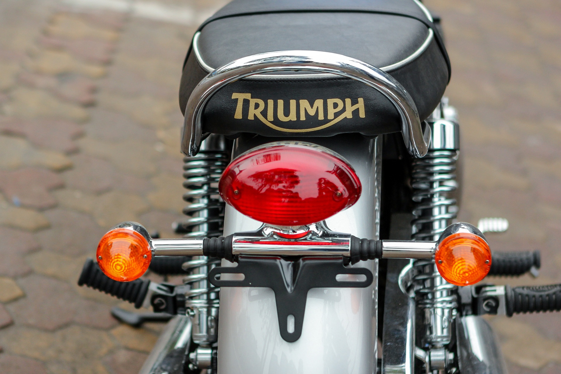 Triumph Bonneville T100 2016 tai Ha Noi anh 9