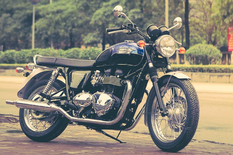 Chi tiet moto Anh hon 800 phan khoi tai Ha Noi hinh anh