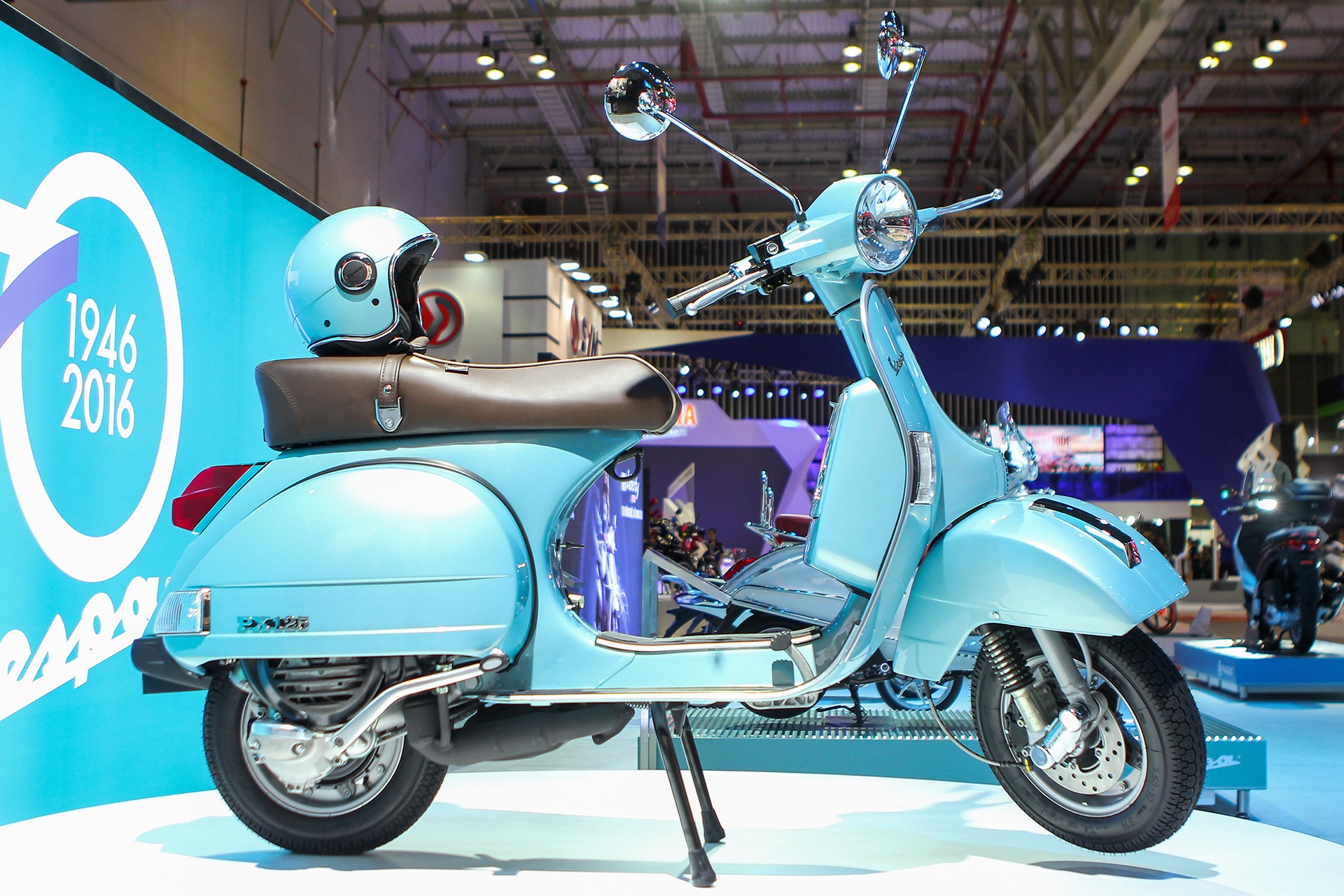 Vespa PX 125 ban dac biet tai Viet Nam hinh anh