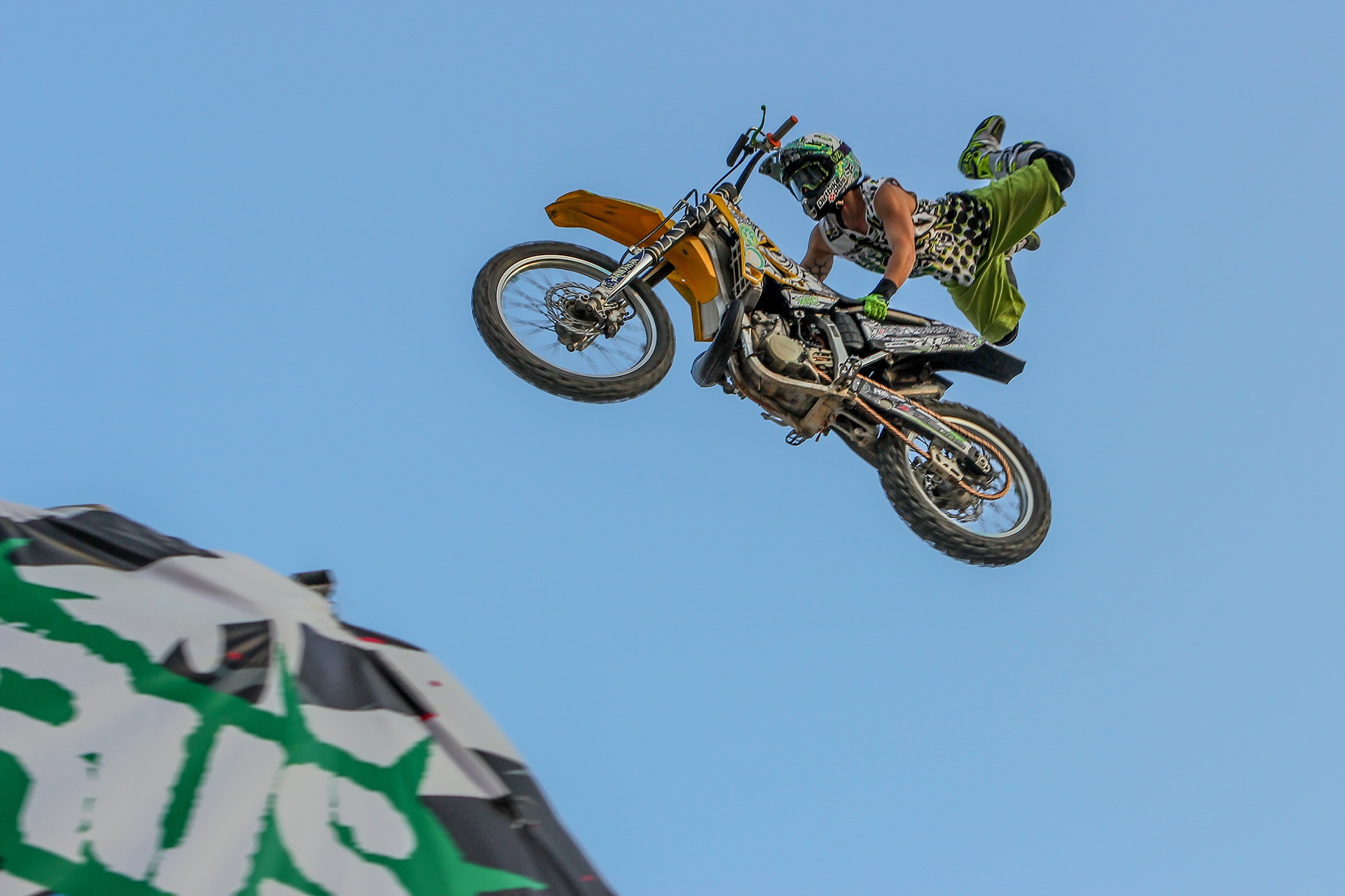 trinh dien moto bay anh 5