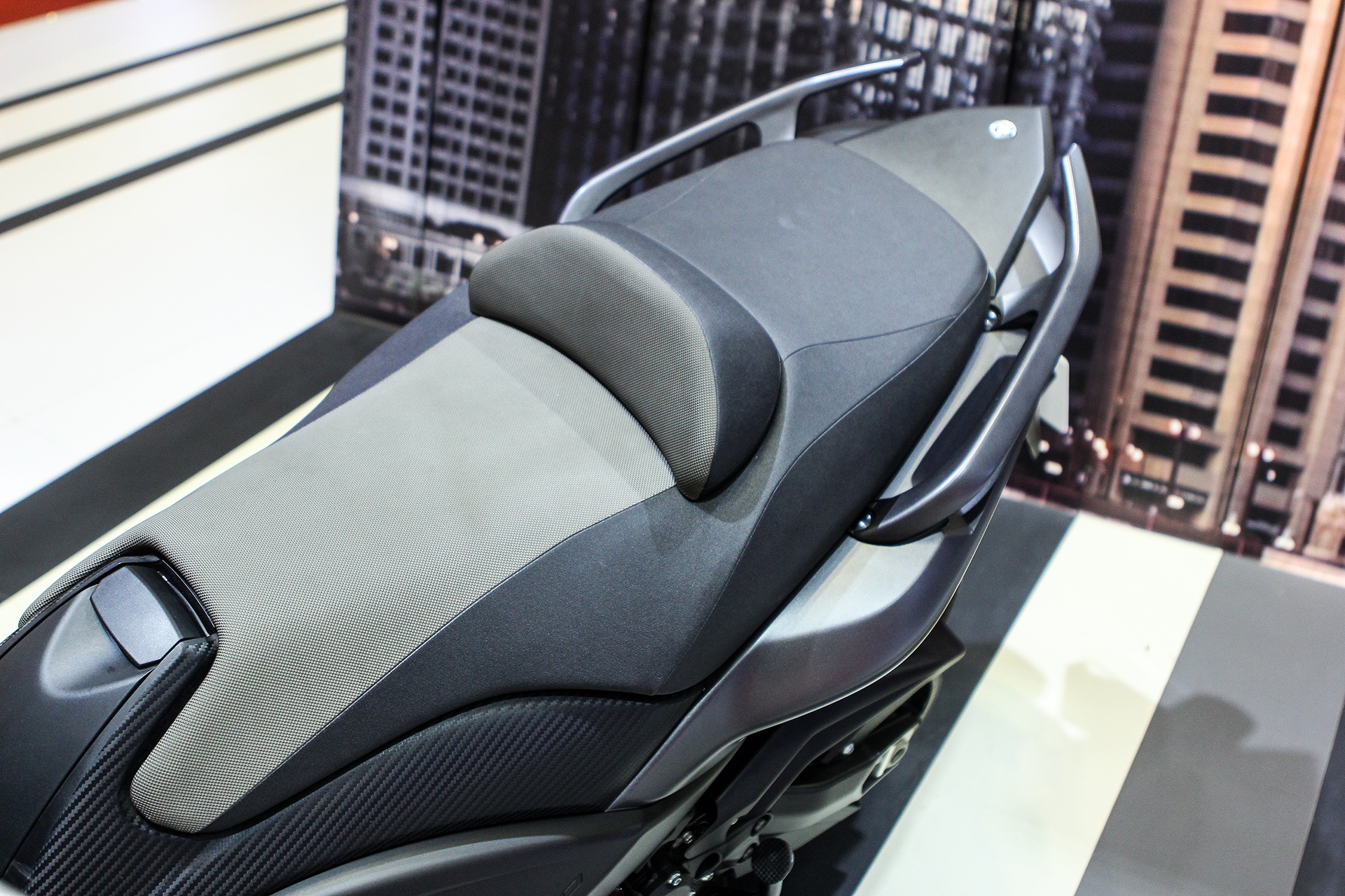 Yamaha TMAX tai Viet Nam anh 9