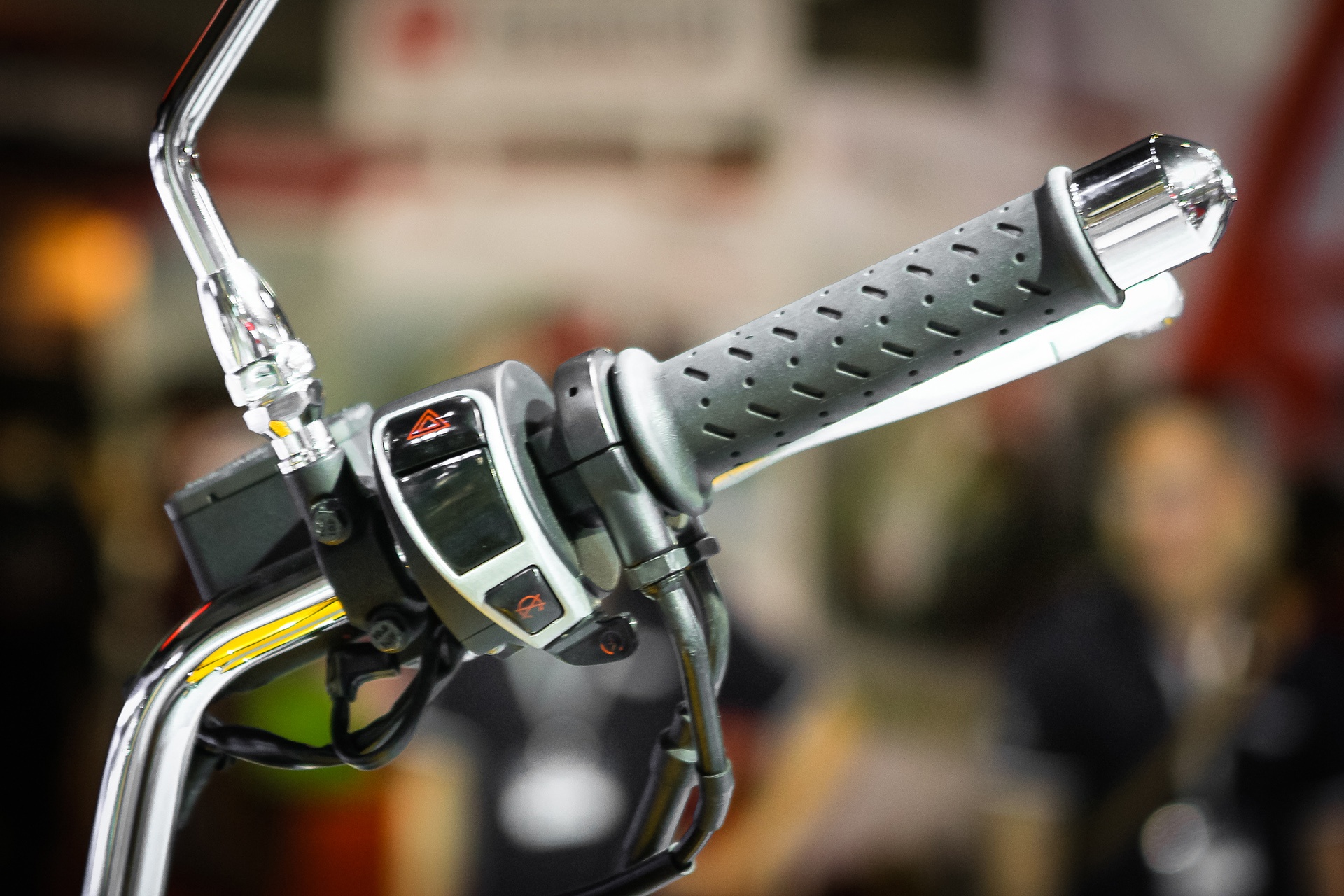 Moto Guzzi V9 Roamer tai viet nam anh 4