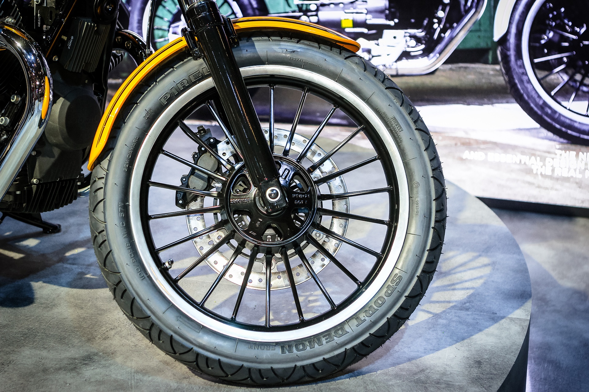 Moto Guzzi V9 Roamer tai viet nam anh 5