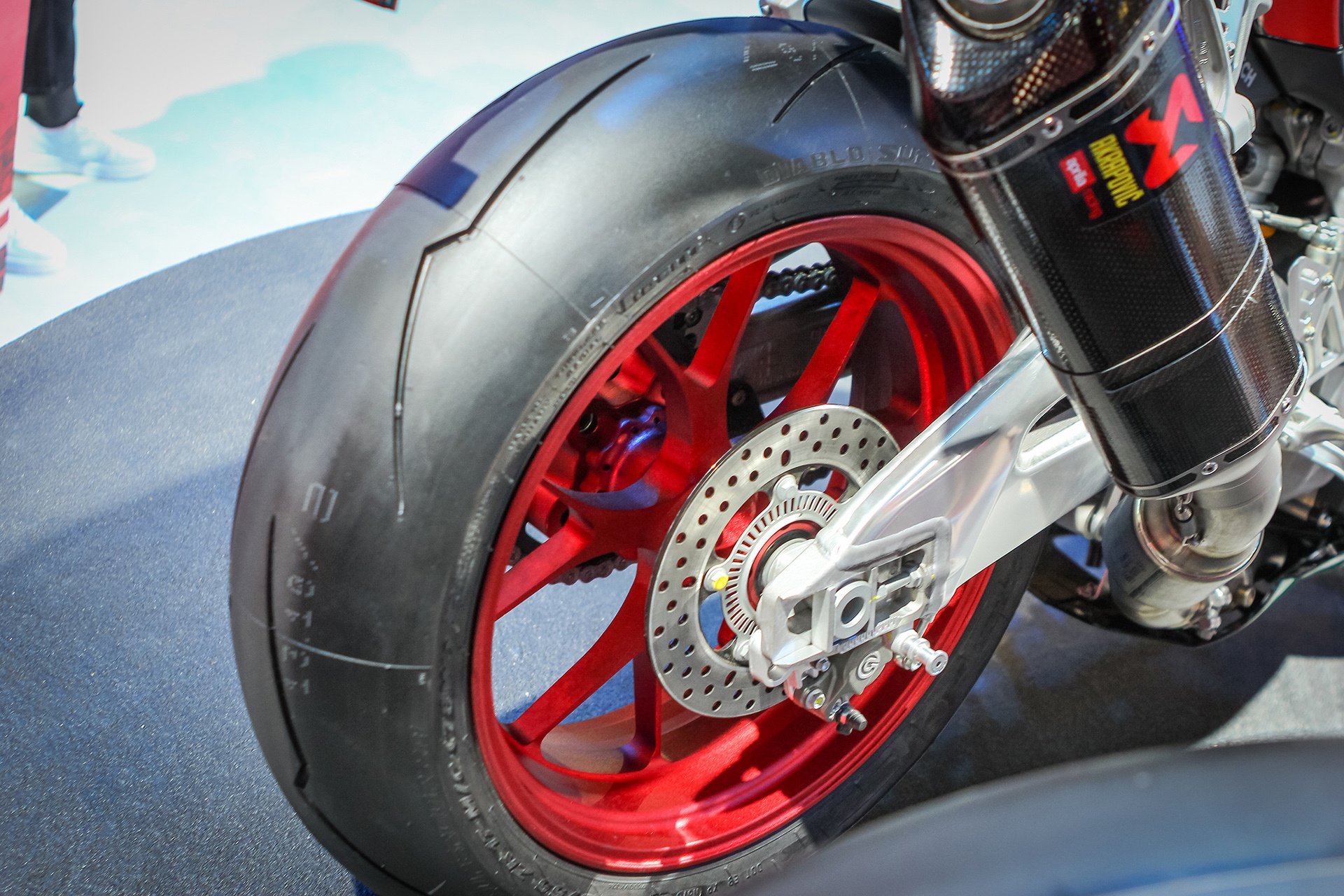 Aprilia RSV4 RF o Viet Nam anh 8