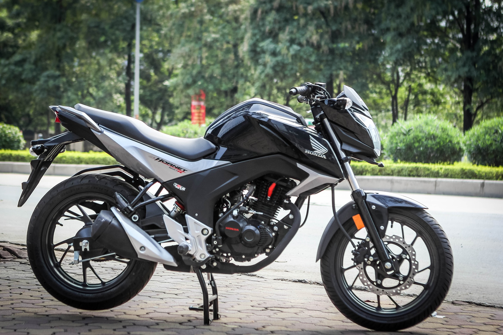 Honda CB Hornet 160R gia hon 80 trieu dau tien ve Viet Nam hinh anh